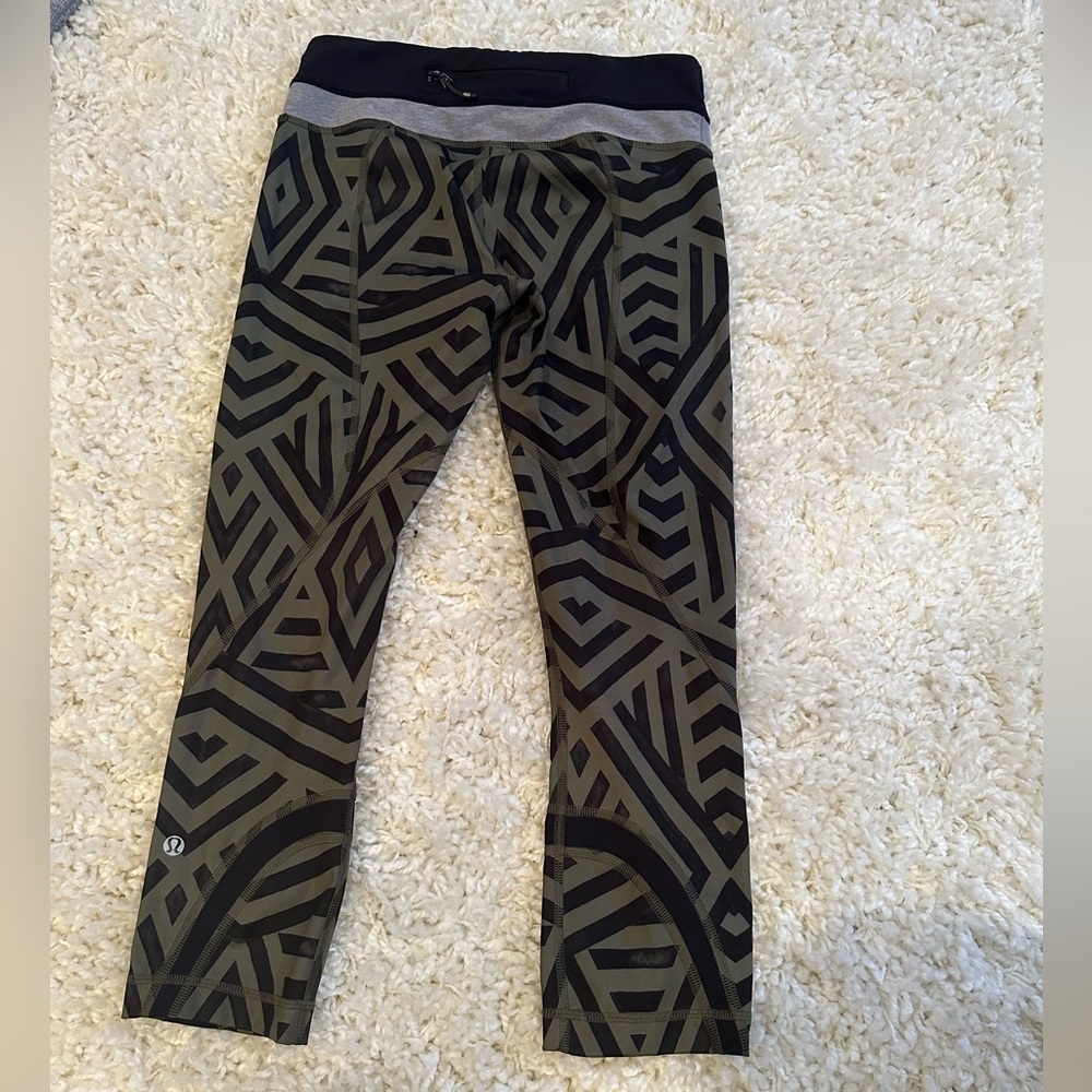 Lululemon printed crop leggings like new collection